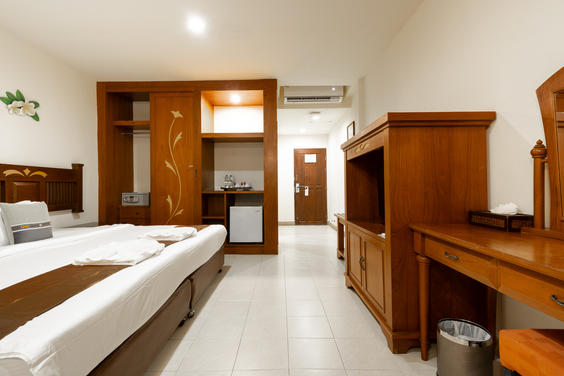 Phuket Leelavadee Hua Ting Resort