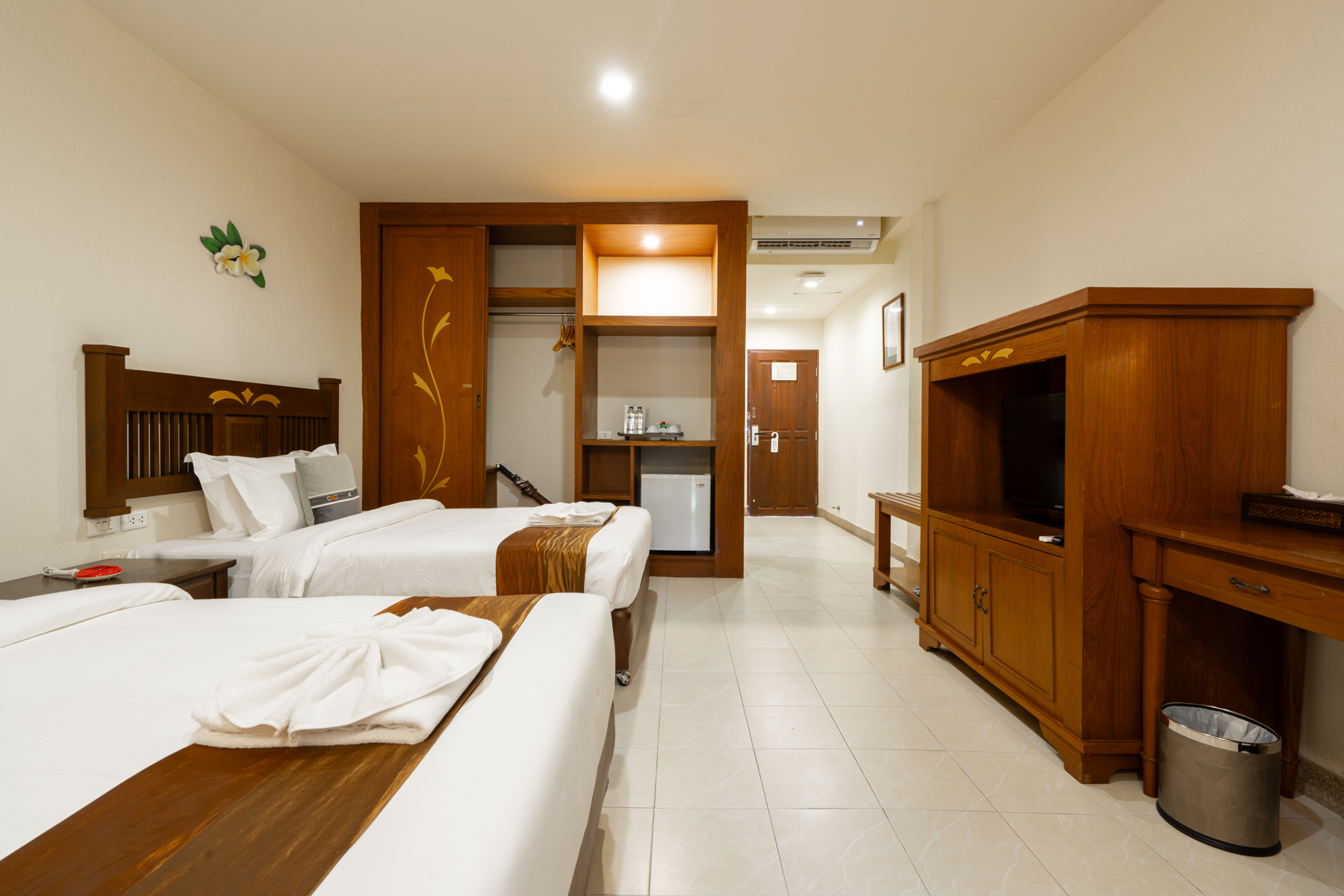 Phuket Leelavadee Hua Ting Resort