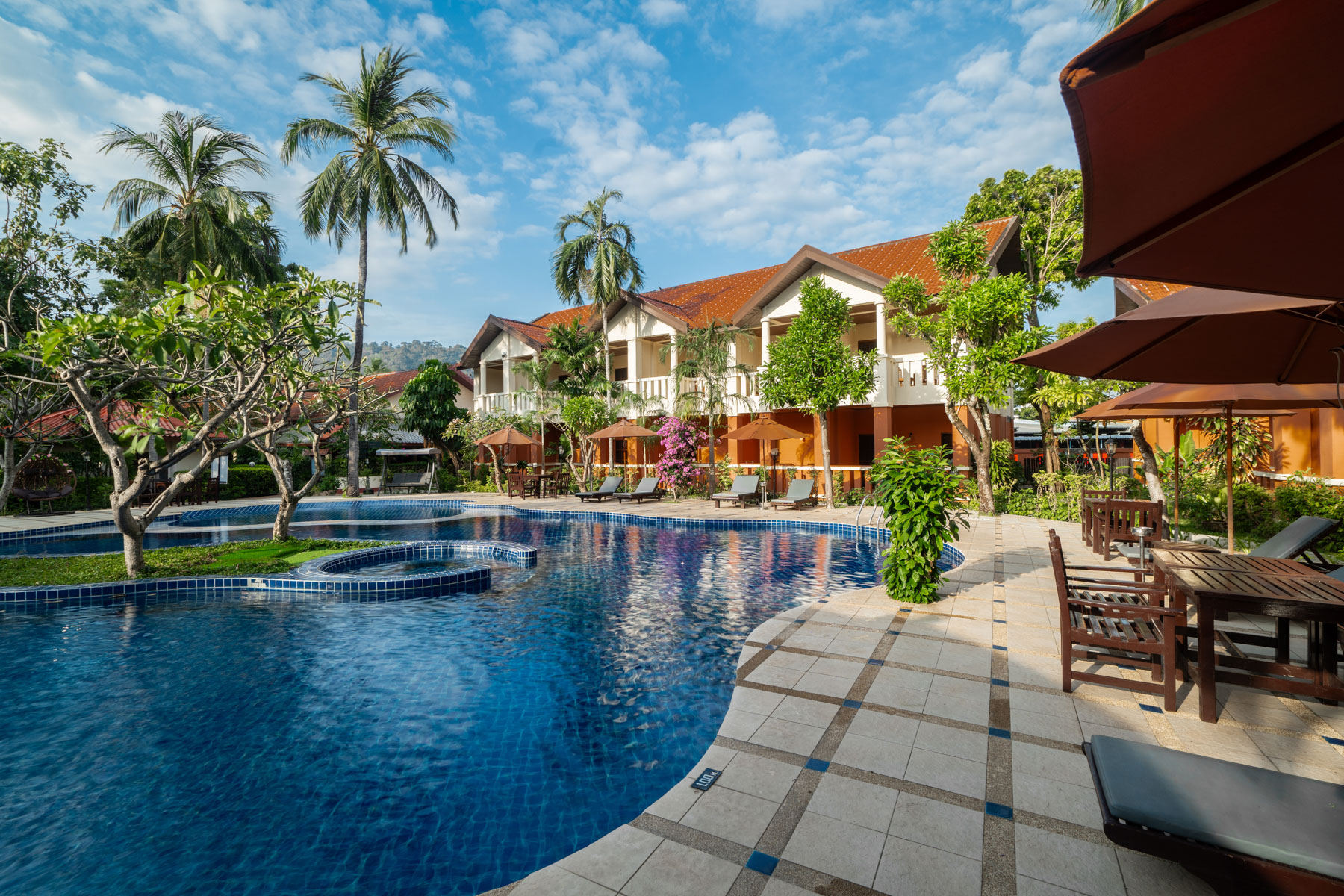 Phuket Leelavadee Hua Ting Resort