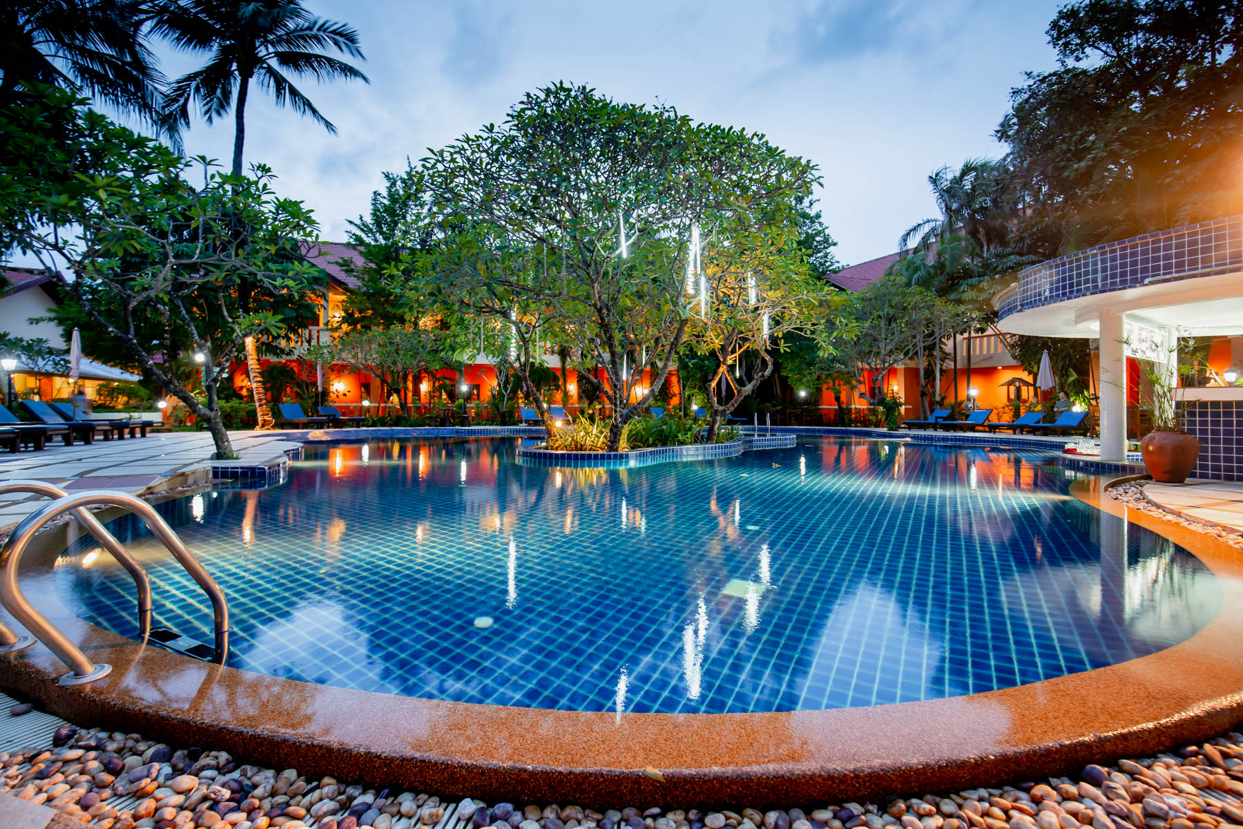 Phuket Leelavadee Hua Ting Resort